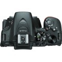 Nikon D5500 + 18-55mm AF-P VR Kit, must