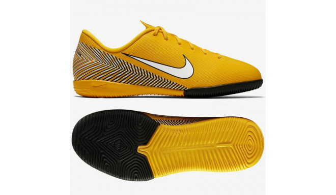 Mercurial vapor 12 academy indoor hotsell