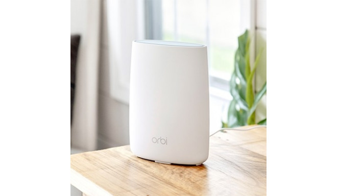 Netgear Orbi LBR20 AC2200 LTE router