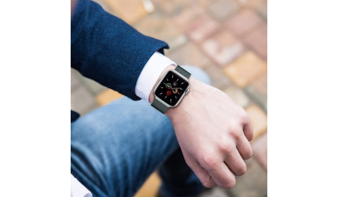 TECH-PROTECT MILANESEBAND APPLE WATCH 8 / 9 / 10 / 11 / SE / ULTRA (44 / 45 / 46 / 49 MM) SILVER