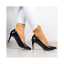 Pumps on a black lacquered stiletto W Juma (36)