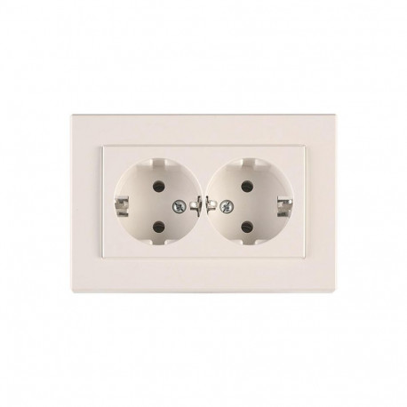 SOCKET DOUBLE EARTHED WHITE XP