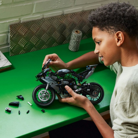 "LEGO Technic Kawasaki Ninja H2R Motorrad 42170"
