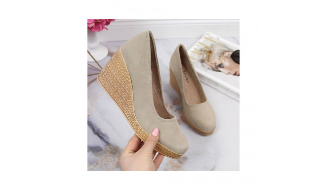 Leather pumps on the wedge Filippo W PAW339D beige (39)