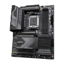 Gigabyte emaplaat X670 Gaming X AX Supports AMD Ryzen 8000 Series AM5 CPUs 16*+2+2 Phases Digi