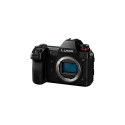 Panasonic Lumix S1 + S 24-105mm F4 MACRO O.I.S. MILC 24.2 MP CMOS 6000 x 4000 pixels Black