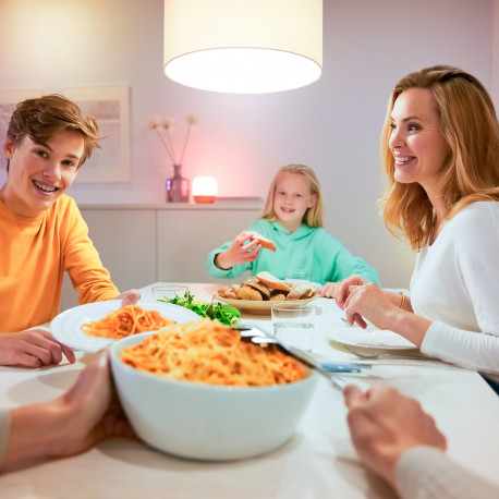 WiZ älylamppu, E14, tunable white - valkoisen valon sävyt, Wi-Fi, 2700-6500 K, 470 lm