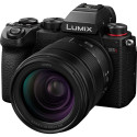 PANASONIC LUMIX S5D WITH S-R28200 F/4-7.1 KIT