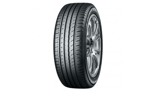 "Rehv 235/45 R19 95W Yokohama BluEarth-GT AE51 Label:C-A-B-71 dB"