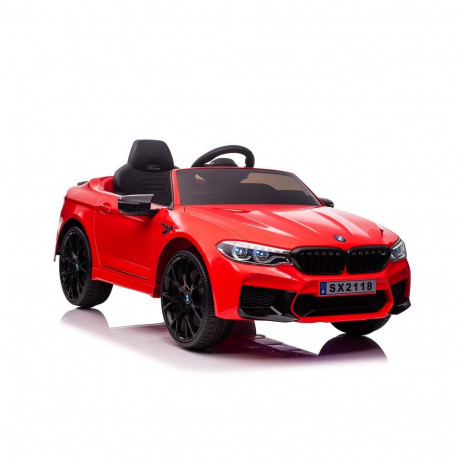 BMW M5 punane akusõiduk