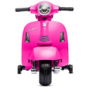 Jeździk akumulatorowy Scooter Vespa z siedzeniem z ekoskóry z przeszyciem i oparciem fuksja