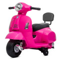 Jeździk akumulatorowy Scooter Vespa z siedzeniem z ekoskóry z przeszyciem i oparciem fuksja