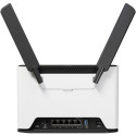 "MikroTik Chateau PRO AX H53UiG-5HaxQ2HaxQ. 4x4 2.4/5 GHz. 5x Gigabit. 1x PoE-out. USB"