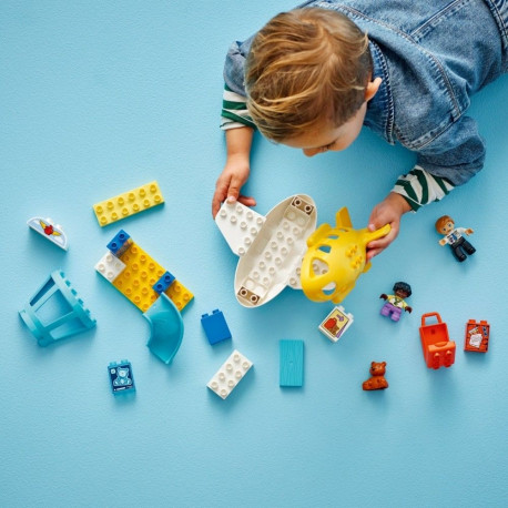 DUPLO 10443 First Time: At the Airport