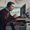 POLY Voyager Focus 2 USB-C-C peakomplekt + USB-C/A adapter + laadimisalus