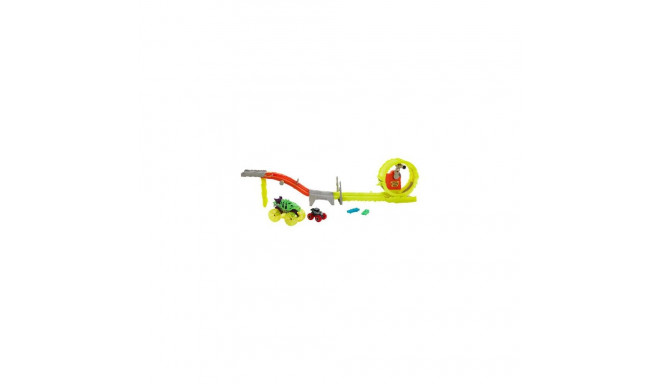 Hot Wheels Monster Trucks Power Smashers Charge &amp; Chase Challenge track set with Oversized S