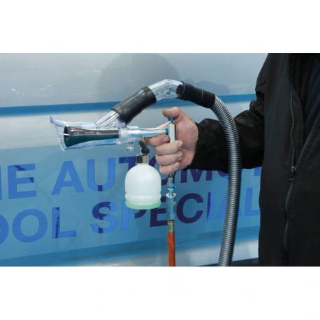 Tornaado puhastaja koos vaakum otsaga