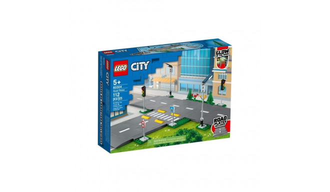 LEGO City intersection with traffic lights 60304