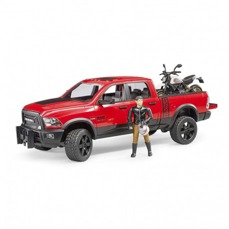 RAM 2500 Power Wagon mit Ducati Desert Sled und Fahrer