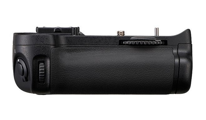 Nikon battery grip MB-D11