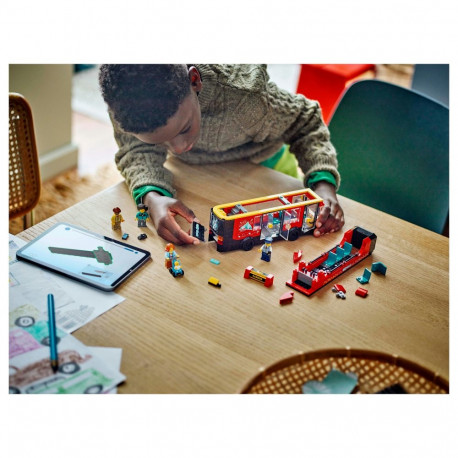 LEGO City kahekorruseline buss