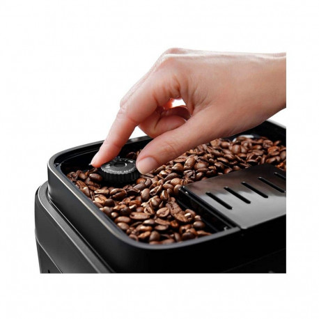 "DeLonghi Kaffeemaschine Magnifica Evo *schwarz/silber*"