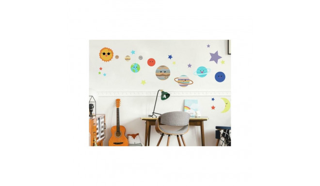 Seinakleebised SPACE lasteruumi