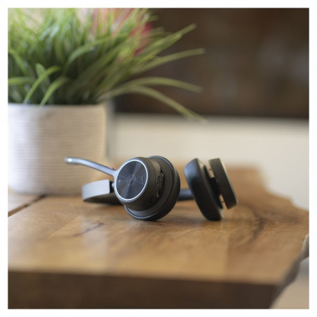 "HP Poly Voyager 4320 USB-A Headset + BT700 dongle"