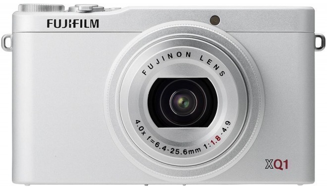 Fujifilm FinePix XQ1 серебристый