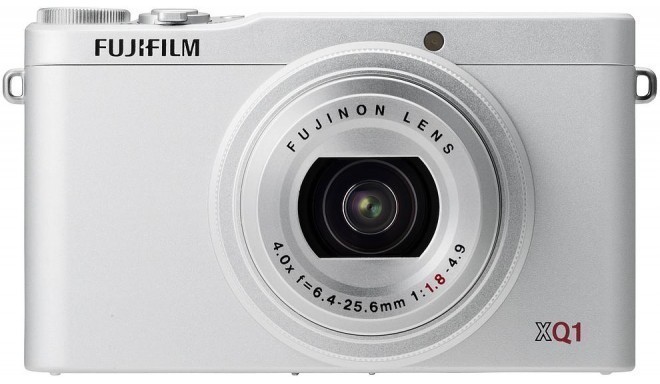 Fujifilm XQ1, hõbedane