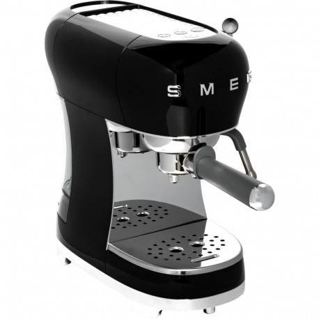 Smeg ECF02BLEU espressokeitin, musta