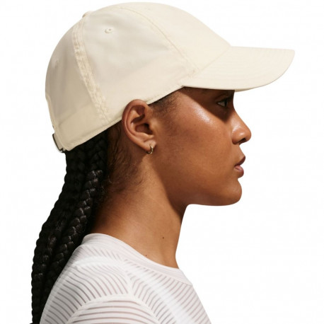 Czapka z daszkiem Nike Dri-FIT Club kremowa FB5372 115
