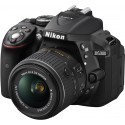 Nikon D5300 + 18-55mm VR II Kit must
