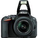Nikon D5500 + 18-55 VR II Kit, must