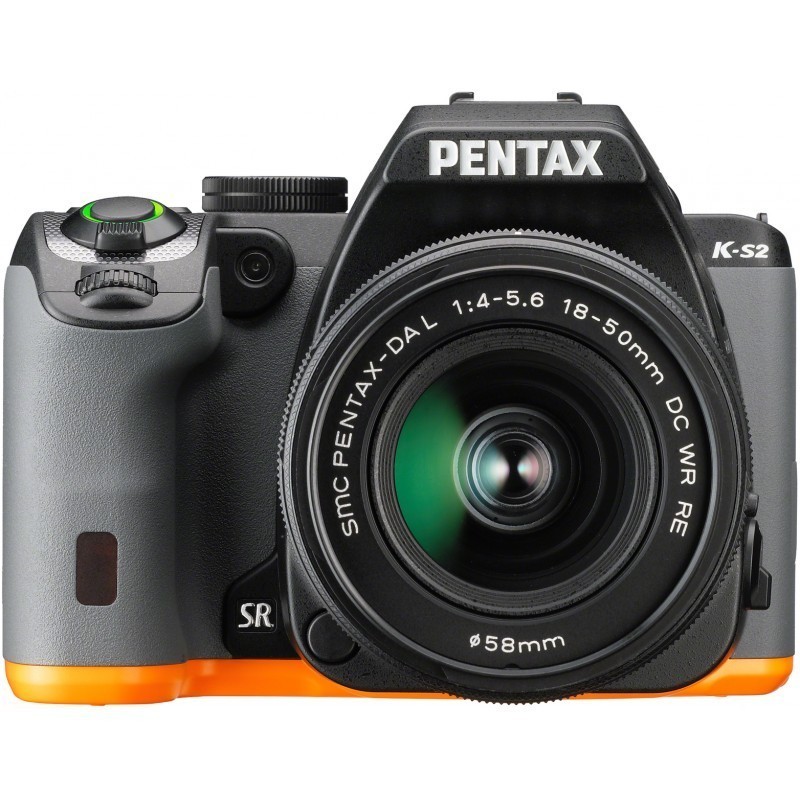 Pentax K-S2 + 18-50mm WR Kit, must/oranž