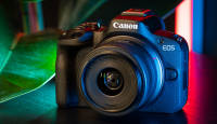 Karbist välja: ülimalt kompaktne Canon EOS R50