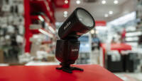 Godox V1 Pro välklamp Sony hübriidkaameratele on laenutamiseks saadaval