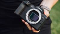 Canon EOS R8 Mark II täiskaader hübriidkaamera soovib Sinuga kaasas olla